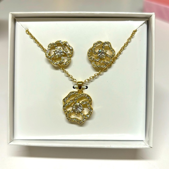 Nine West 3 Piece Floral Neckla and Earring Set - Picture 1 of 3